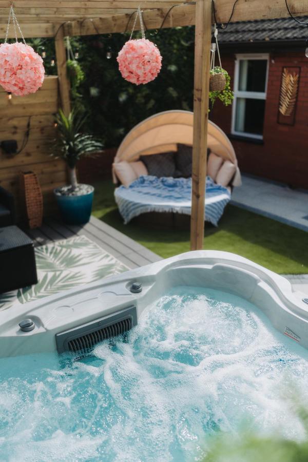 Cosy Hot Tub Getaway Bungalow Villa Armagh Bagian luar foto